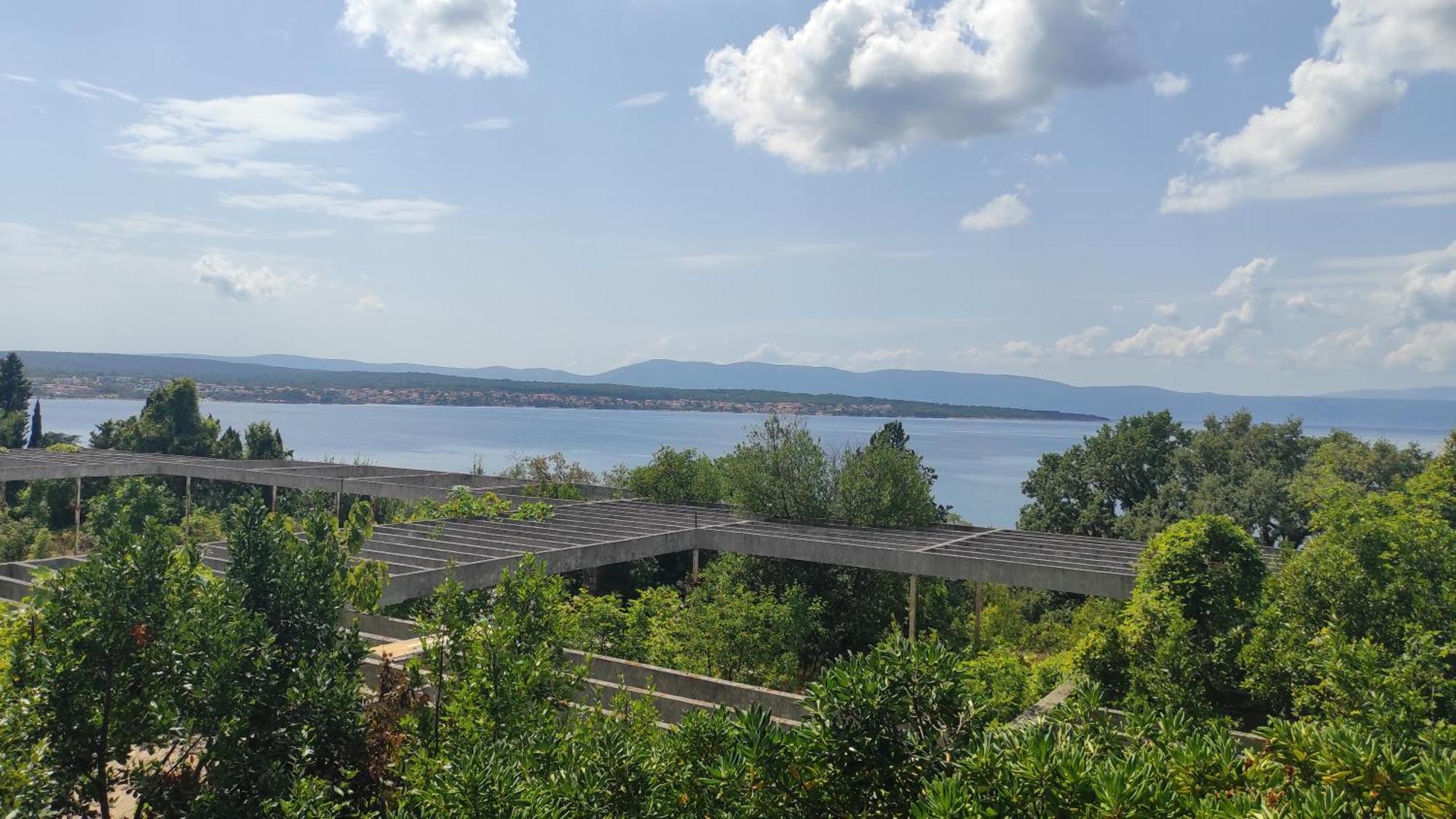Haludovo Virtual Ruin Hotel Bungaloos Apartments And Camping, International Cooperation And Assistance For Rebirth Baracska Exterior foto