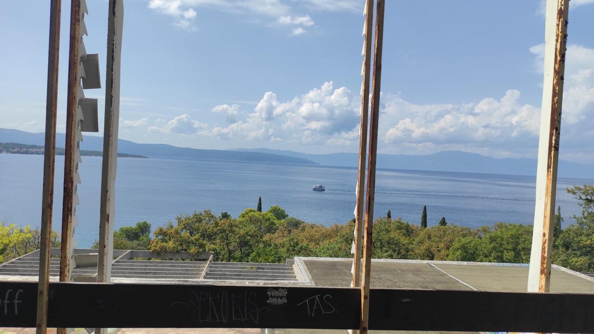 Haludovo Virtual Ruin Hotel Bungaloos Apartments And Camping, International Cooperation And Assistance For Rebirth Baracska Exterior foto