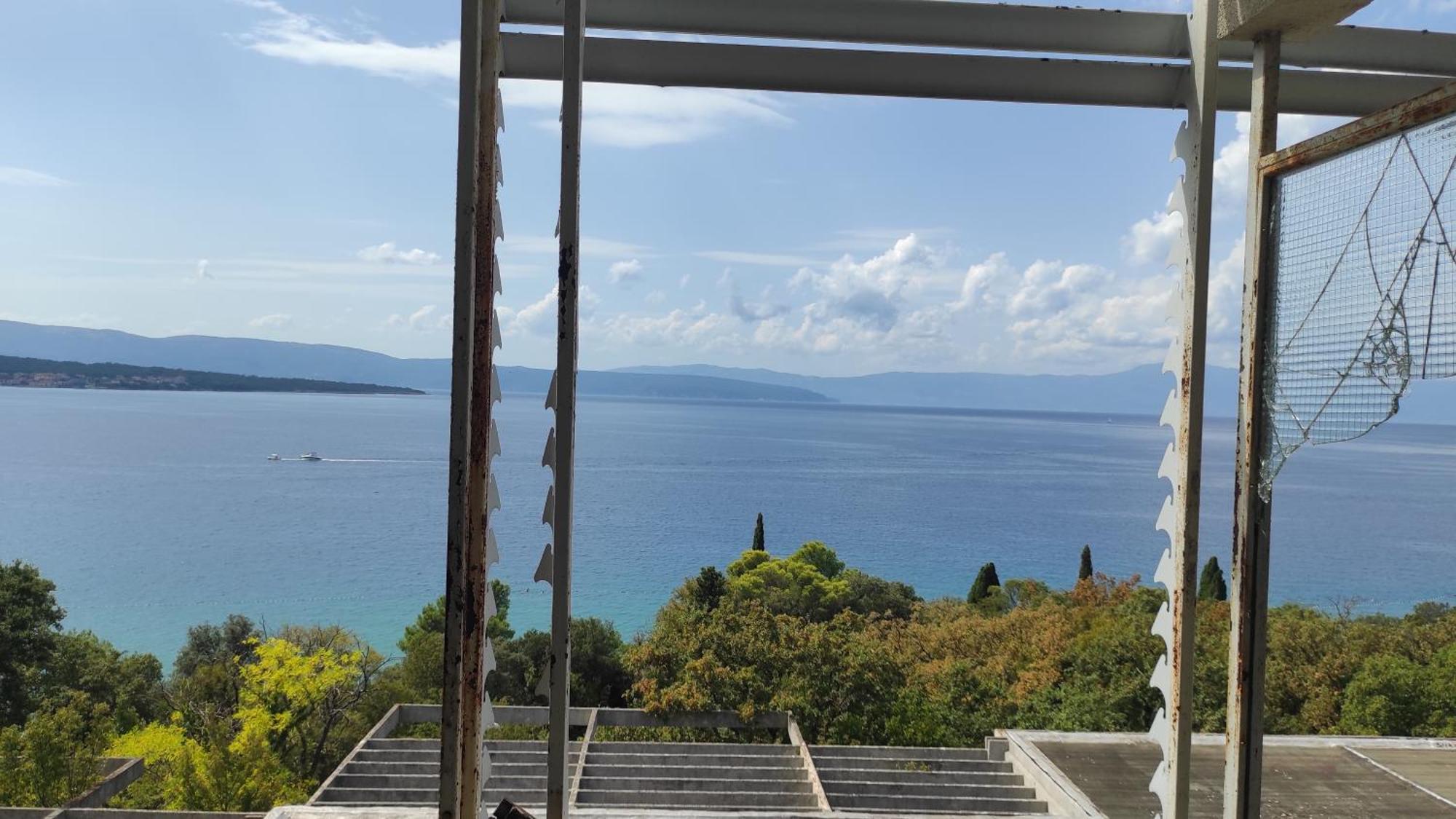 Haludovo Virtual Ruin Hotel Bungaloos Apartments And Camping, International Cooperation And Assistance For Rebirth Baracska Exterior foto
