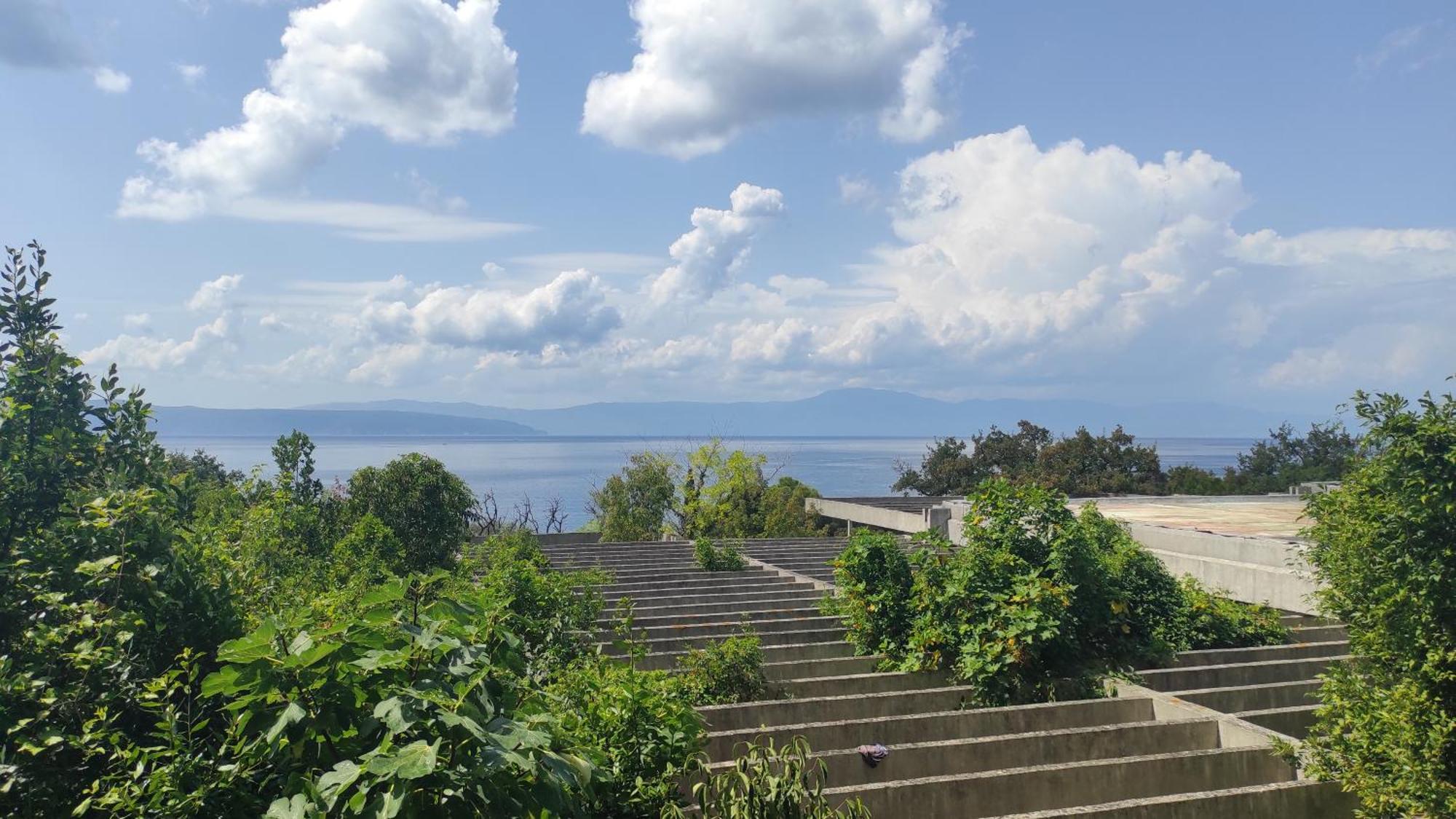 Haludovo Virtual Ruin Hotel Bungaloos Apartments And Camping, International Cooperation And Assistance For Rebirth Baracska Exterior foto